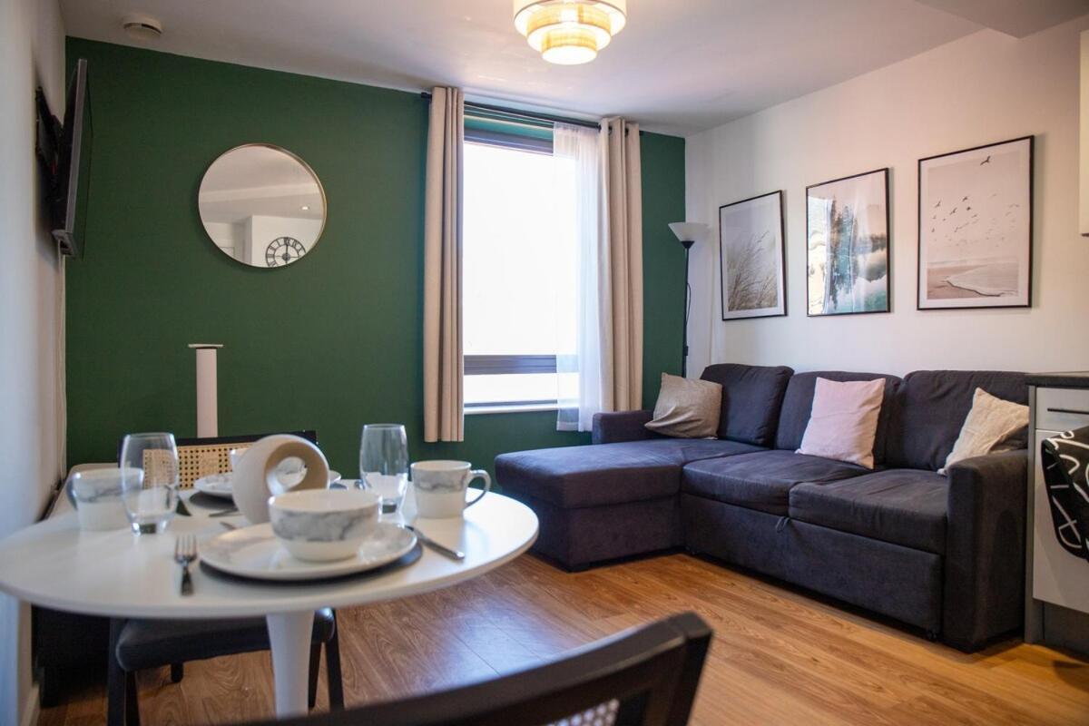 Modern 2-Bed Apartment In Leeds City Centre Exterior photo